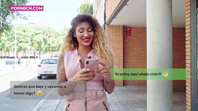 Esposa infiel a punto de follar duro a su joven amante mientras su marido trabaja. Latina con tetas y un gran culo. Venus Afrodita.